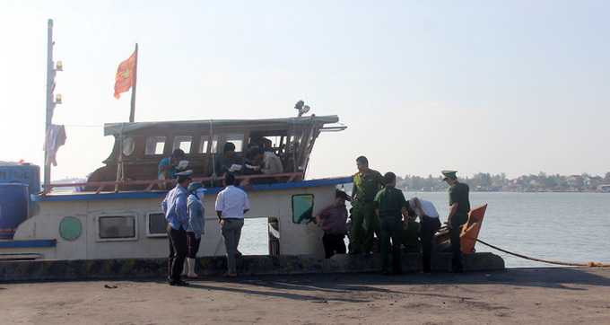 tàu malaysia, khí độc, trục vớt, tử vong