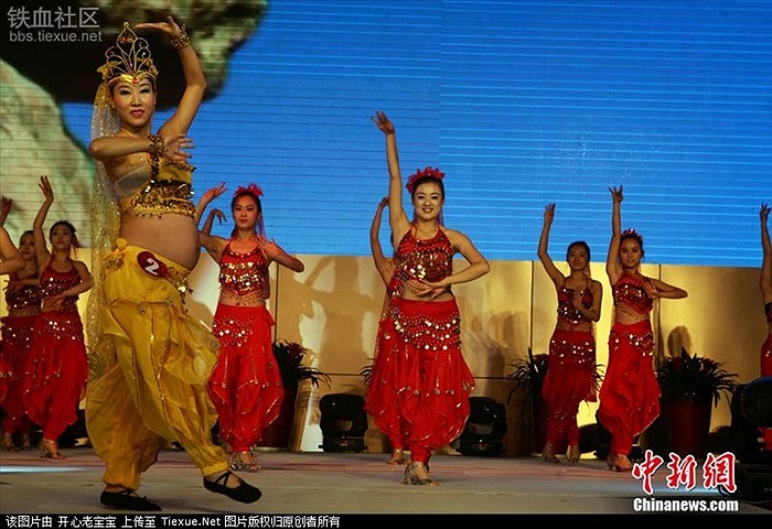 35 bà bầu trình diễn thời trang trong cuộc thi 