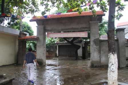 Trường THCS Tân Hoa (Quốc Oai, Hà Nội) không có cánh cổng 