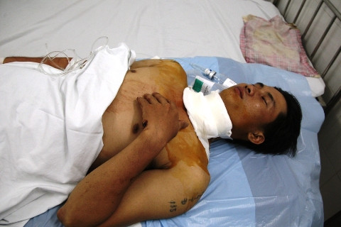 TP.HCM, cổng trường, phụ huynh, cắt cổ, hung thủ, truy tìm