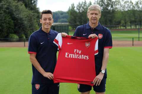 ozil wenger trao áo