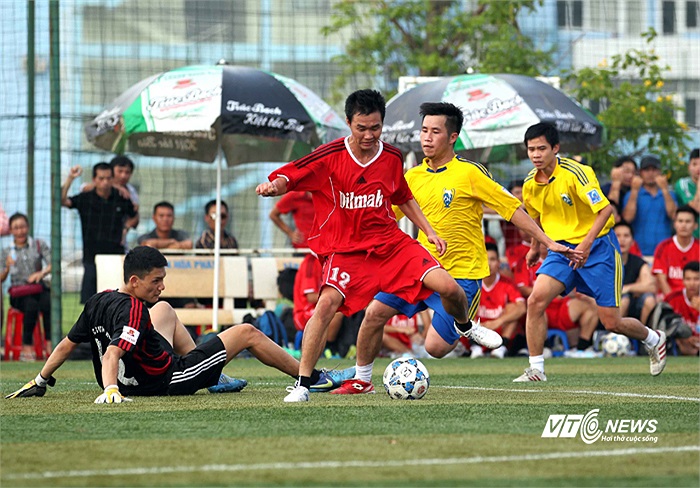 Đáng chú ý là đội Quốc Cường FC (vàng) có sự góp mặt của cựu tuyển thủ Đặng Phương Nam.