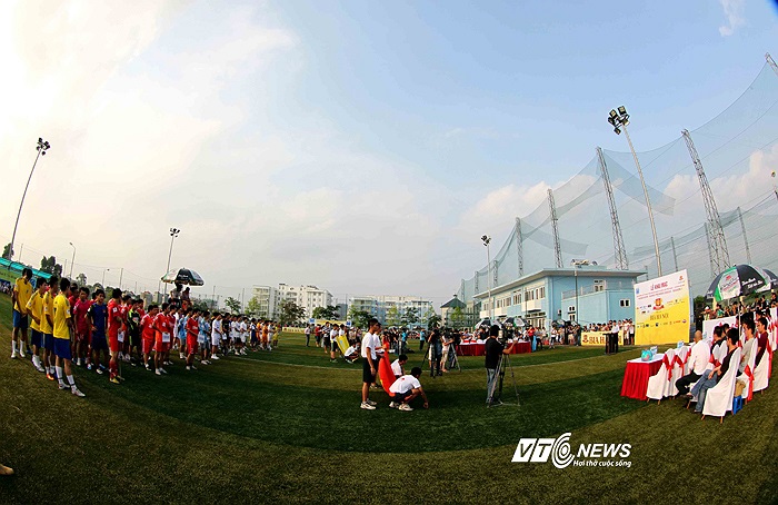 Ở mùa giải đầu tiên, HPL có 12 đội bóng tham dự. Đây là những đội bóng mini hàng đầu về truyền thống, tổ chức, chuyên môn, tinh thần fairplay.