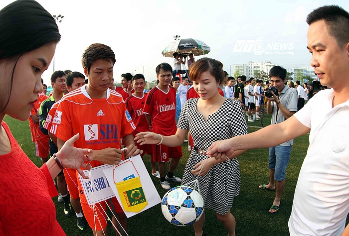 Ngoài ra, do Điều lệ giải cho phép đăng ký cả cầu thủ chuyên nghiệp nên HPL-S1 quy tụ rất nhiều gương mặt đình đám như Quả bóng Vàng Việt Nam Phạm Thành Lương, cựu tuyển thủ QG Đặng Phương Nam, cựu tuyển thủ QG Tuấn Thành...