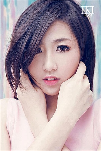 Á hậu Dương Tú Anh khoe vẻ đẹp căng tràn sức sống.