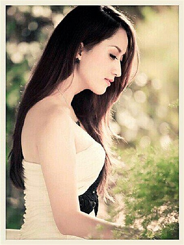 Khánh Thy dịu dàng và điệu đà.