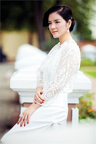 Điều đáng nói là phía cơ trưởng, người đồng ý cho Lý Nhã Kỳ vào chụp ảnh đã vô cùng tức giận khi phía kiều nữ tự ý viết tâm thư giả gửi cho các báo.