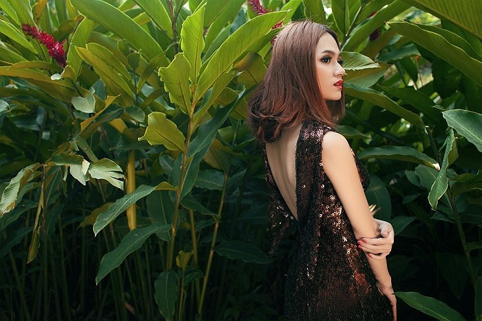 Hương Giang chuyển giới bí ẩn và quyến rũ trong một sản phẩm âm nhạc mới.