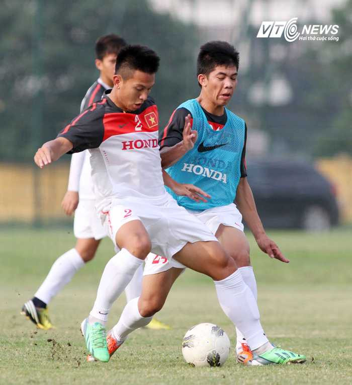 Cau thu U23 tap voi giao an moi