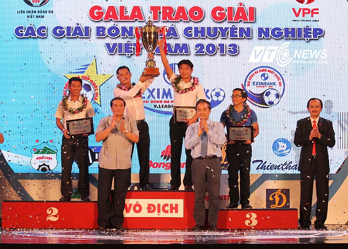 Gala trao giải diễn ra vào buổi tối cùng ngày kém rôm rả so với mọi năm. Người vô địch cũng không lấy làm vui khi vẫn còn những lời bàn luận, rằng họ lên ngôi nhờ lợi thế của XMXT Sài Gòn bỏ giải.
