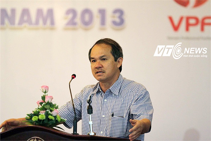 Ông Đức còn nói với VFF rằng, tổ chức này phải mạnh tay loại bỏ những trọng tài thiếu năng lực, thiếu tư cách đạo đức. Những trọng tài ấy là ai thì ông Đức tin VFF thừa sức chỉ đích danh.