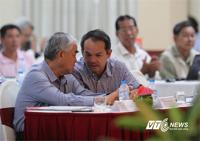 Cũng theo ông Dũng từ mùa tới, BTC sẽ kiểm tra gắt gao, nghiêm túc. Những đội bóng không có đủ tiềm lực tài chính thì cũng nên nghỉ chơi. Tránh tình trạng như K.Kiên Giang thiếu nợ tùm lum đến nỗi cầu thủ kiện cáo om xòm...