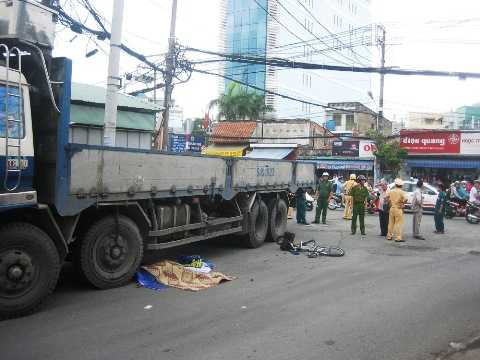TP.HCM, quận 7, Huỳnh Tấn Phát, du khách nước ngoài, tai nạn