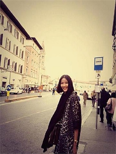 Hoàng Thùy vẫn đang tiếp tục con đường người mẫu của mình.