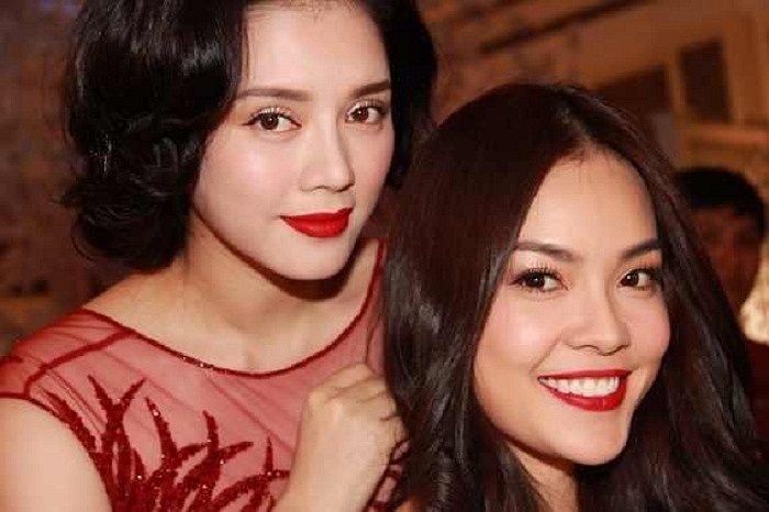 Lý Nhã Kỳ hội ngộ người đẹp Dương Cẩm Lynh. Lý Nhã Kỳ tiếp tục là tâm điểm của dư luận khi khoe bộ trang sức kim cương trị giá 12 tỷ, và khiến phi hành đoàn trong một chuyến bay bị xử phạt vì để Lý Nhã Kỳ lên buồng lái chụp ảnh.