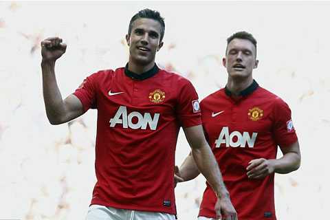 van persie ăn mừng bàn thắng