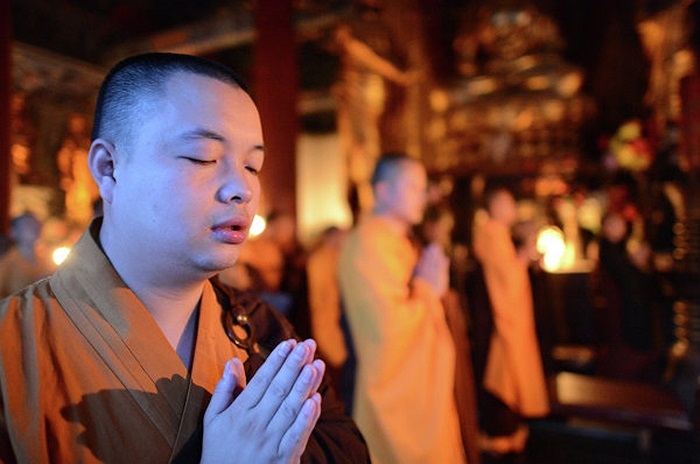 Năm 1928, Thiếu Lâm chìm trong biển lửa và trở thành phế tích trong nửa thế kỷ cho đến khi Trung Quốc đưa các cao thủ về khôi phục lại truyền thống võ thuật của chùa