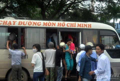 Sau nghỉ lễ người dân 'vật vã' trở lại Thủ đô