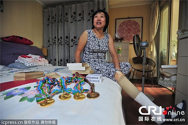 Cô chăm chỉ tập luyện và trở thành 1 VĐV điền kinh xuất sắc của đoàn thể thao người khuyết tật Trung Quốc tham dự các kỳ Paralympic 