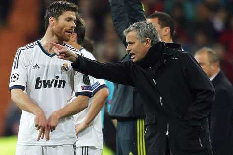 Mourinho và Xabi Alonso