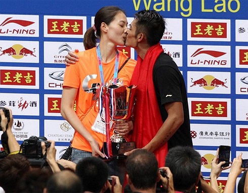 Trước đó, Lee Chong Wei giành chiến thắng 21-16 ở set 1 và Lin Dan thắng 21-13 ở set 2.