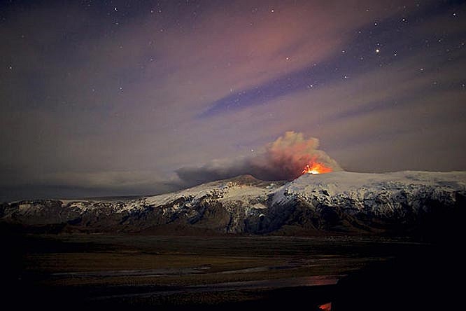 Một số nhà khoa học sau khi phân tích tình trạng của núi lửa Eyjafjallajokull trong suốt 800 năm qua đã đưa ra giả thuyết là nó sẽ phun trào đỉnh điểm dữ dội vào năm 2030.
