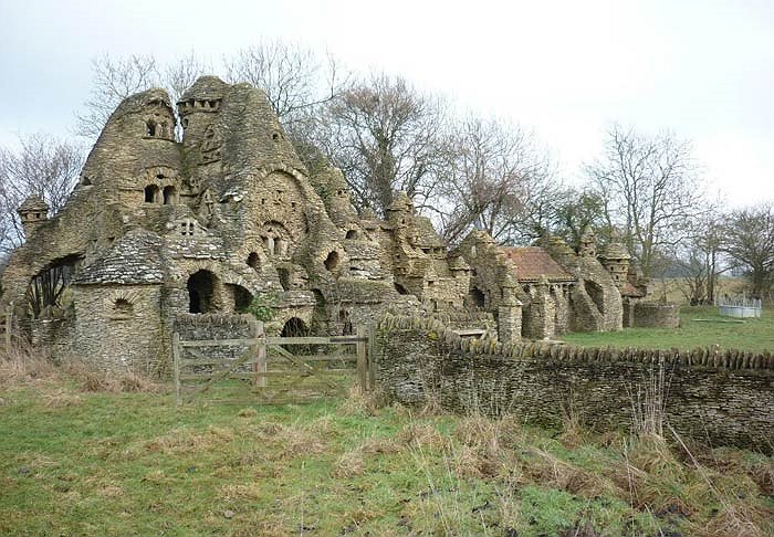 Hình ảnh “ngôi nhà Hobbit” do một nghệ sỹ người Anh xây dựng từ những năm 1990.