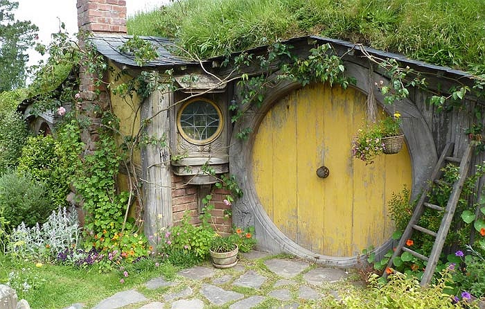 Ngoài vẻ đẹp cổ tích của mình, những ngôi nhà trong lòng đất cũng mang lại cho chủ nhân một không gian cực kỳ yên tĩnh và nhiệt độ ôn hòa tuyệt đối, rất tốt cho sức khỏe của con người.