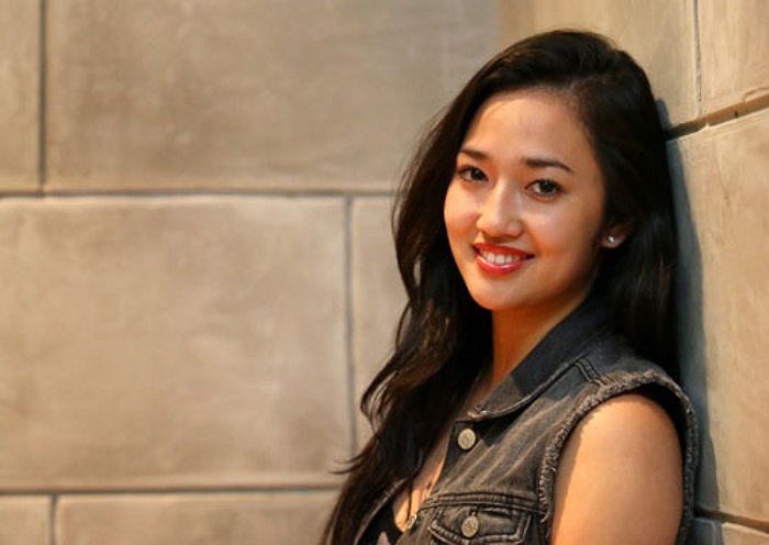 Trước đó, hoa hậu Singapore Karisa Sukamto cũng chiến thắng trong cuộc thi Miss Singapore World 2012 với chiều cao chưa đến 1m60.