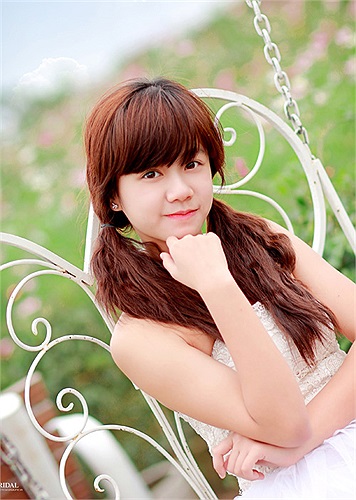 Cô bé rất thích múa và mơ ước trở thành một diễn viên chuyên nghiệp ở lĩnh vực này.