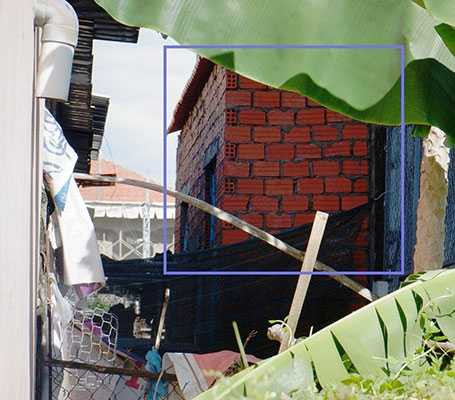 Khu nhà phụ sau bếp của ông Phan Tấn Nghị, Phó chánh Thanh tra Nhà nước tỉnh Quảng Nam bị người dân phát hiện xây lấn chiếm phần đất của lối thoát hiểm.