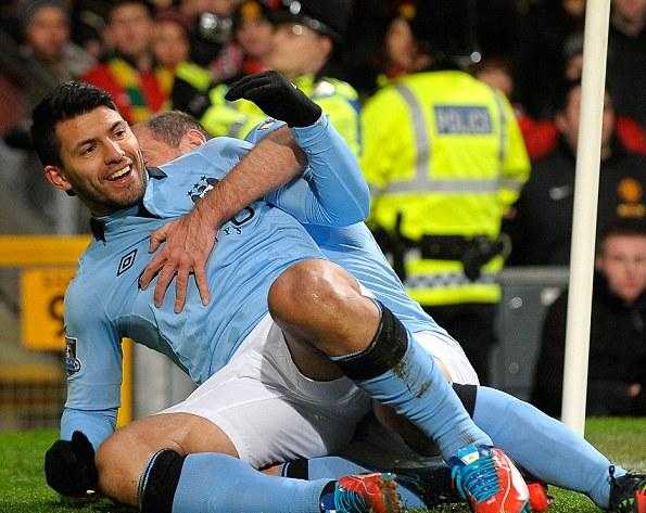 Vì sao M.U thua thảm Man City?