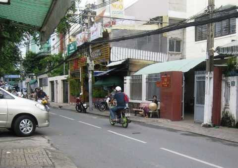 TP.HCM, tự thiêu, Q.3, công an P.8, nợ, giang hồ, bỏng nặng