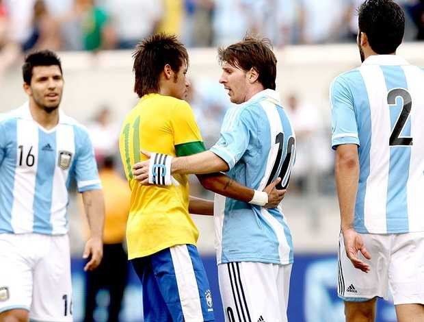 Vì sao Neymar chưa thể lớn như Messi?