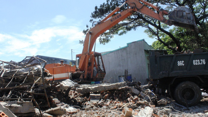 Căn nhà của trung tá Phạm Anh Tuấn bị thiệu rụi và sập hoàn toàn, ước thiệt hại khoảng 5 tỷ đồng 