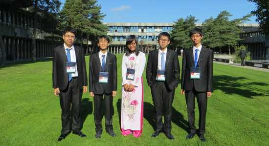 Đoàn học sinh Việt Nam tại kì thi Olympic Vật lý quốc tế 2013