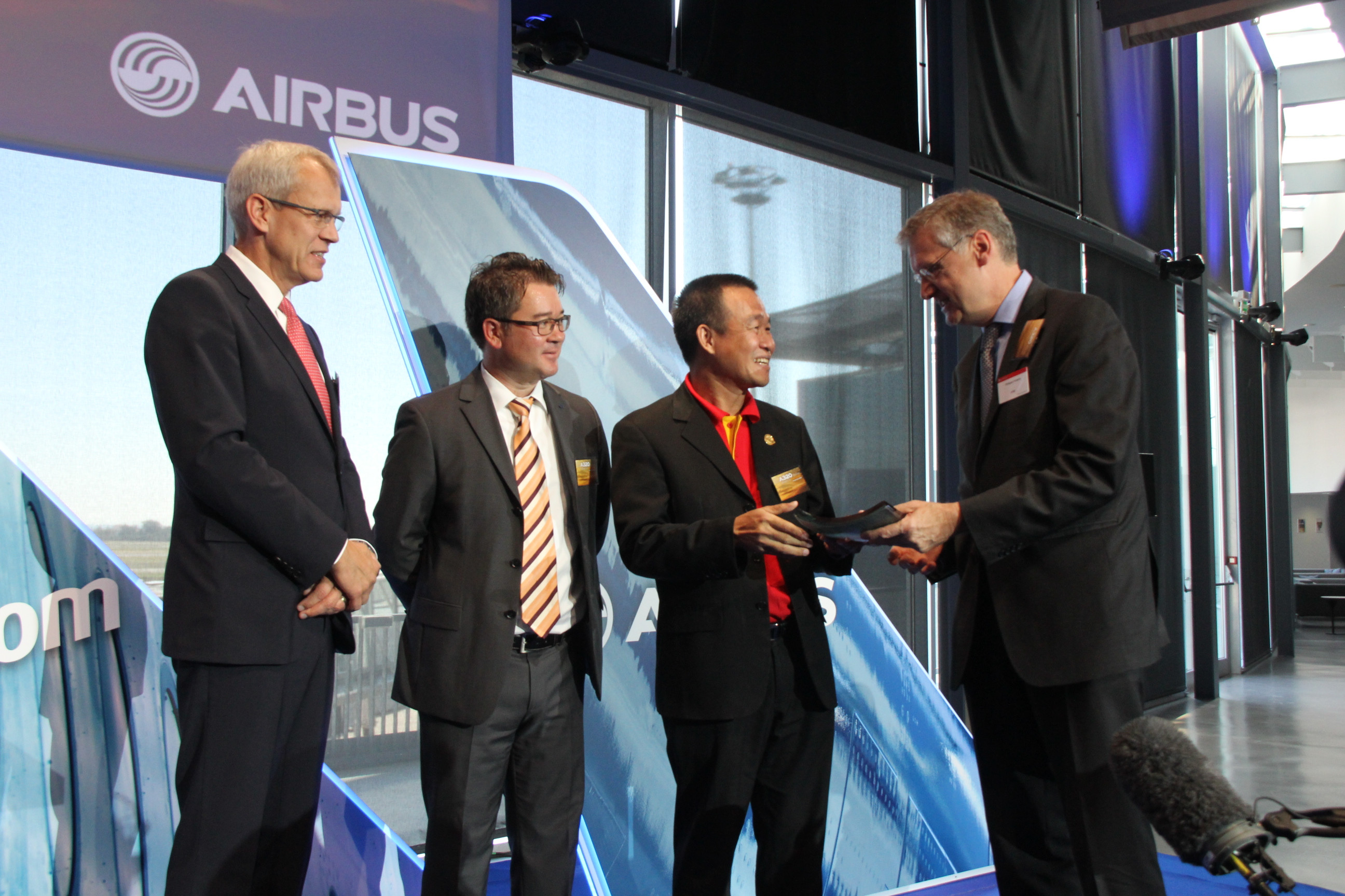 Lễ ký kết bàn giao kỹ thuật máy bay Sharklet cho VietJetAir