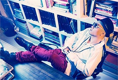 Nhà thiết kế Đỗ Mạnh Cường trên tạp chí.