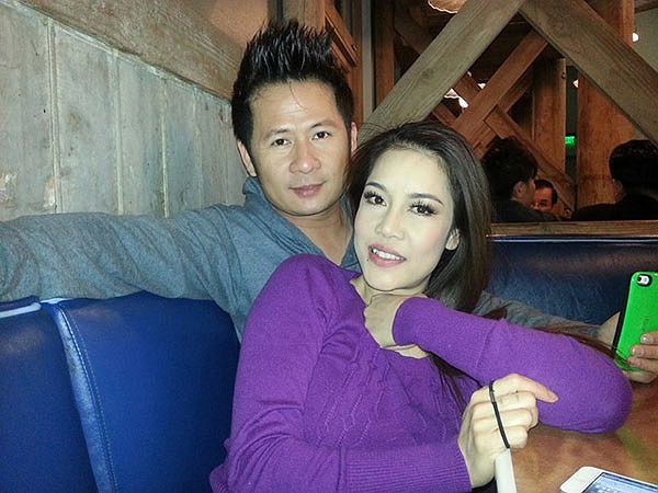 Ca sĩ Thu Phương chia sẻ hình ảnh cô chụp với Bằng Kiều kèm lời tâm sự: 'Đôi bạn luôn sát cánh bên nhau, nhất là trong những lúc thăng trầm của cuộc sống. Họ nói chuyện rất hiểu ý nhau, tôi luôn quan sát những mẩu đối thoại của họ. Có thể do họ lớn l