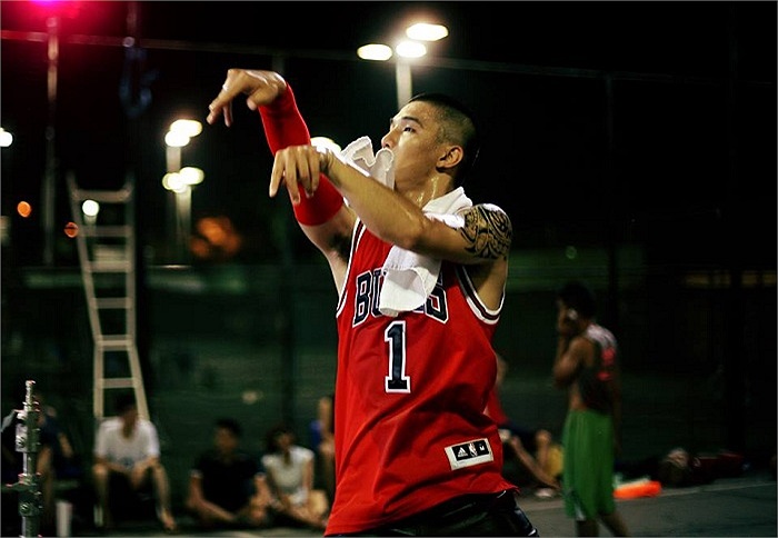 Cường Seven miệt mài trên sân tập.