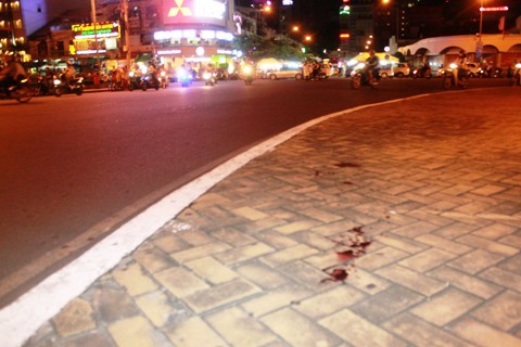 TP.HCM, cướp, vòng xoay, dao, tiền, 50 triệu, quận 1, chợ Bến Thần, Quách Thị Trang