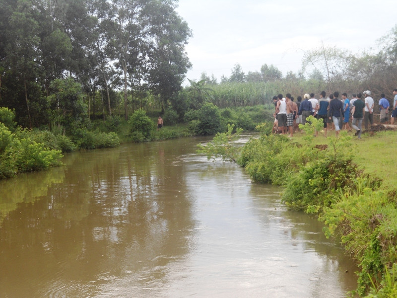tân sinh viên, nam sinh, nước cuốn trôi
