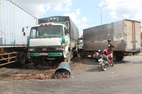 TP.HCM, Xe tải, đại náo, quốc lộ, tai nạn, Bình Tân, trọng thương