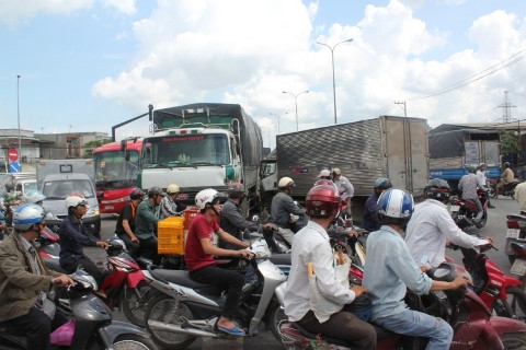 TP.HCM, Xe tải, đại náo, quốc lộ, tai nạn, Bình Tân, trọng thương