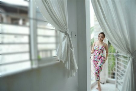 Không quá lộng lẫy, bề thế, nhưng ngôi nhà của Vy Oanh mang một vẻ đẹp lãng mạn, nhẹ nhàng. 