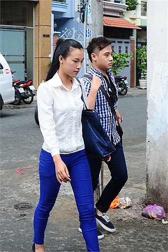 Á hậu Hoàng Oanh đến viếng Wanbi Tuấn Anh.