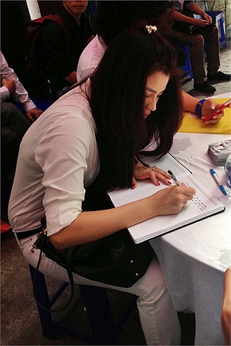 Vũ Thu Phương là một trong những người bạn đến với Wanbi Tuấn Anh sớm nhất. Sáng nay cô đã có mặt ngay trong lễ nhập quan của Wanbi.