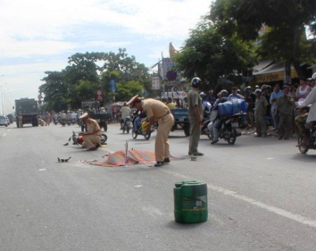 TP.HCM, tai nạn, xe máy, xe ba bánh tự chế, xe ben, va quẹt, tai nạn