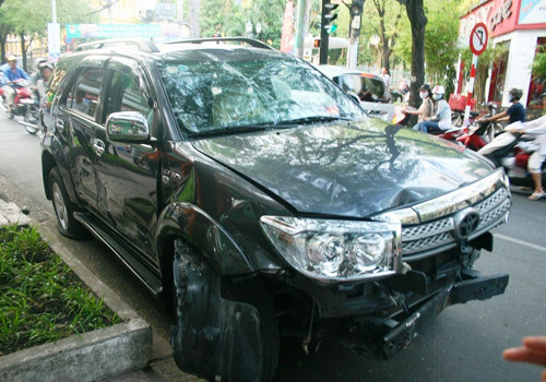 Xe ‘điên’ đại náo trung tâm Sài Gòn