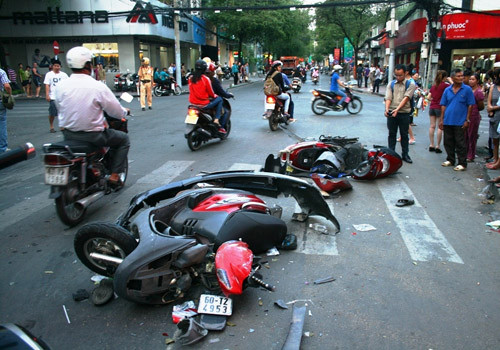 Xe ‘điên’ đại náo trung tâm Sài Gòn